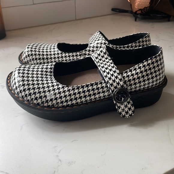 New Savvy Nurse Mary Jane Shoes Clogs Houndstooth - Picture 2 of 10